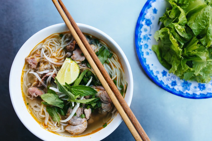 Thưởng thức các món ăn của Cố Đô Huế là một trải nghiệm hấp dẫn. Ảnh: Lonelyplanet. Thưởng thức các món ăn của Cố Đô Huế là một trải nghiệm hấp dẫn. Ảnh: Lonelyplanet.