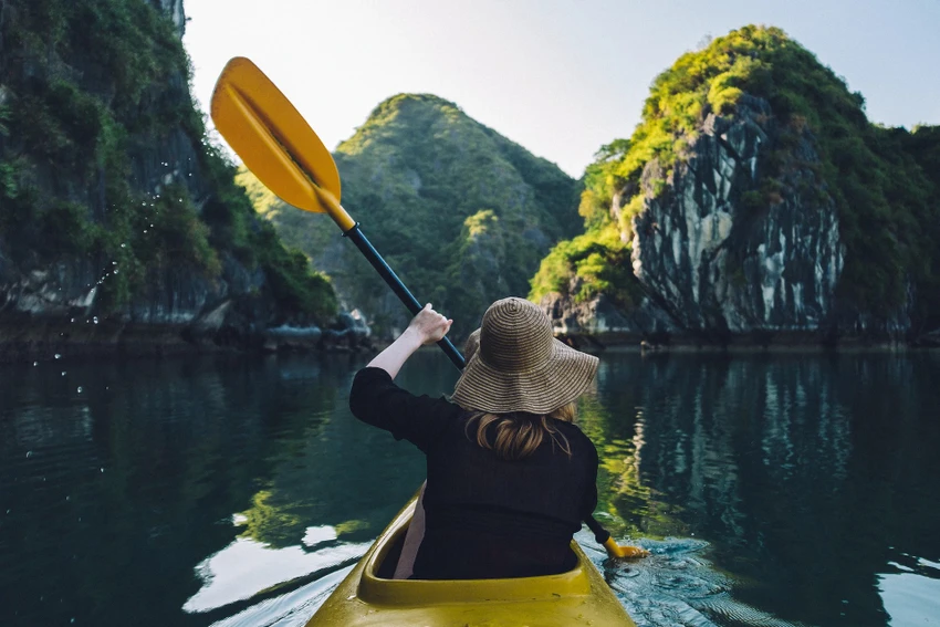 Trải nghiệm chèo thuyền trên sông Nho Quế- Hà Giang. Ảnh: Lonelyplanet. Trải nghiệm chèo thuyền trên sông Nho Quế- Hà Giang. Ảnh: Lonelyplanet.