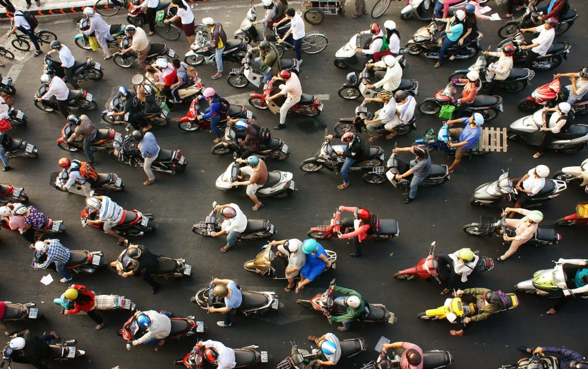 Chạy xe máy là một trải nghiệm thú vị và độc đáo. Ảnh: Lonelyplanet. Chạy xe máy là một trải nghiệm thú vị và độc đáo. Ảnh: Lonelyplanet.
