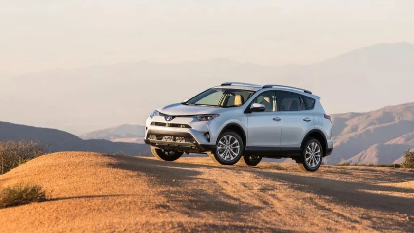 Chiếc RAV4 2012 đã qua sử dụng có giá trung bình từ 12.000-14.000 USD. Ảnh: Motorbiscuit. Chiếc RAV4 2012 đã qua sử dụng có giá trung bình từ 12.000-14.000 USD. Ảnh: Motorbiscuit.
