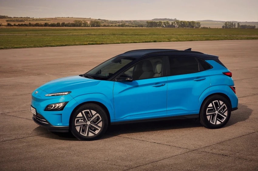 Hyundai Kona EV 2023 có giá khởi điểm khoảng 34.885 USD. Ảnh: Motorbiscuit. Hyundai Kona EV 2023 có giá khởi điểm khoảng 34.885 USD. Ảnh: Motorbiscuit.