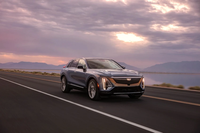 Cadillac Lyriq 2023 có giá 62.990 USD. Ảnh: Hotcars. Cadillac Lyriq 2023 có giá 62.990 USD. Ảnh: Hotcars.