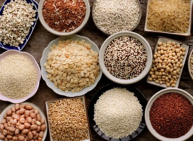 Ăn ngũ cốc nguyên hạt có thể hạ huyết áp, giảm cholesterol và giảm nguy cơ mắc bệnh tim. Ảnh: Eat Thit, Not That. Ăn ngũ cốc nguyên hạt có thể hạ huyết áp, giảm cholesterol và giảm nguy cơ mắc bệnh tim. Ảnh: Eat Thit, Not That.