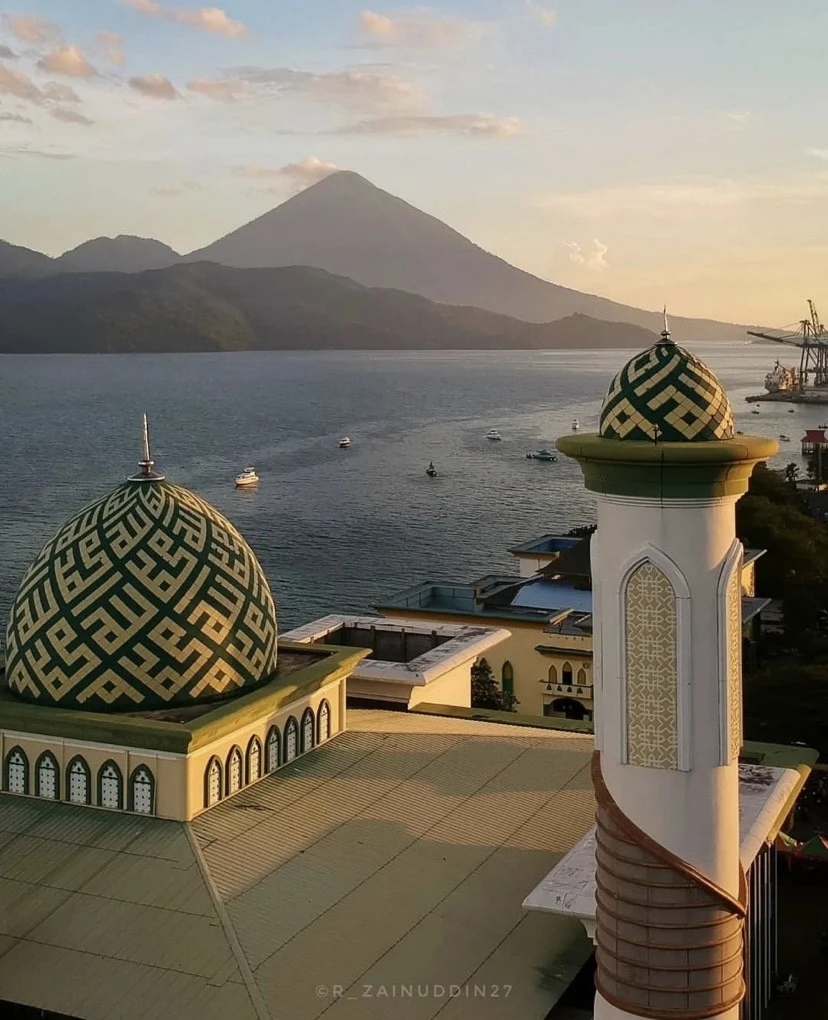 Đảo Ternate có nhiều công trình kiến trúc lịch sử. Ảnh: Thetravel.