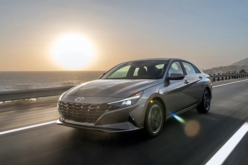Hyundai Elantra 2023 có giá 21.765 USD. Ảnh: Motorbiscuit. Hyundai Elantra 2023 có giá 21.765 USD. Ảnh: Motorbiscuit.