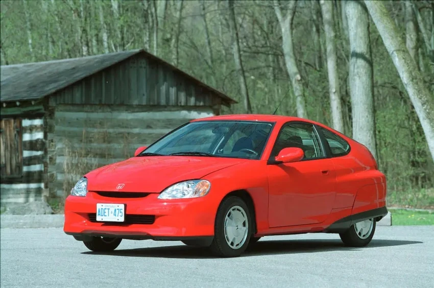 Honda Insight được sản xuất từ năm 1999 đến 2006 có rất nhiều lỗi. Ảnh: Motorbiscuit.