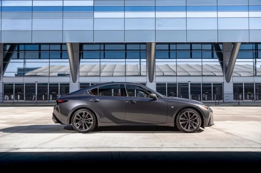 Lexus IS 350 có điểm tin cậy đứng đầu danh sách là 8,9/10. Ảnh: Motorbiscuit. Lexus IS 350 có điểm tin cậy đứng đầu danh sách là 8,9/10. Ảnh: Motorbiscuit.