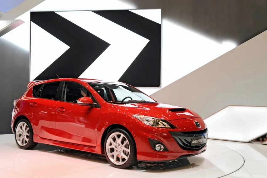 Mazda 3 2012 mang lại trải nghiệm lái hấp dẫn. Ảnh: Motorbiscuit.