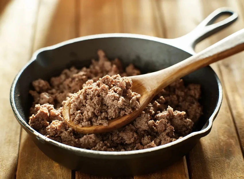 Ăn gà tây là điều an toàn nhất bởi chúng chứa ít cholesterol. Ảnh: Shutterstock.