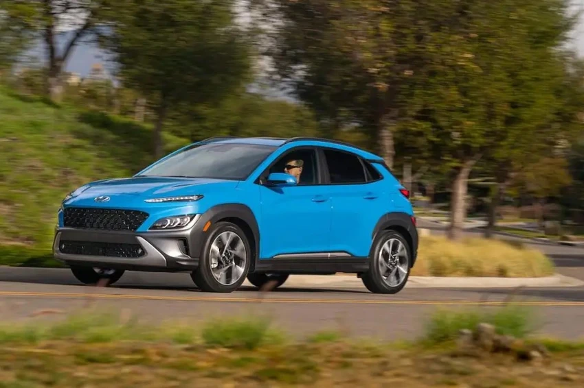 Kona SE đứng thứ hai với giá khởi điểm 23.475 USD. Ảnh: Motorbiscuit. Kona SE đứng thứ hai với giá khởi điểm 23.475 USD. Ảnh: Motorbiscuit.