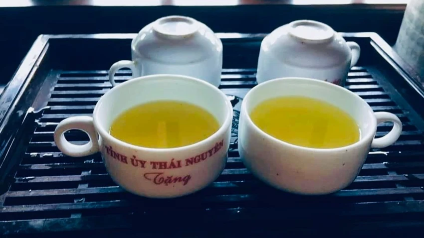 Trong trà xanh có các hợp chất như polyphenol và catechin là chất chống oxy hóa tự nhiên giúp ngăn ngừa tổn thương tế bào. Ảnh: PHƯƠNG LÊ. Trong trà xanh có các hợp chất như polyphenol và catechin là chất chống oxy hóa tự nhiên giúp ngăn ngừa tổn thương tế bào. Ảnh: PHƯƠNG LÊ.