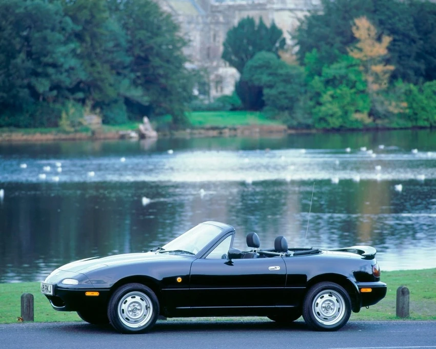 Mazda MX-5 1990-1997. Ảnh: Motorbiscuit. Mazda MX-5 1990-1997. Ảnh: Motorbiscuit.