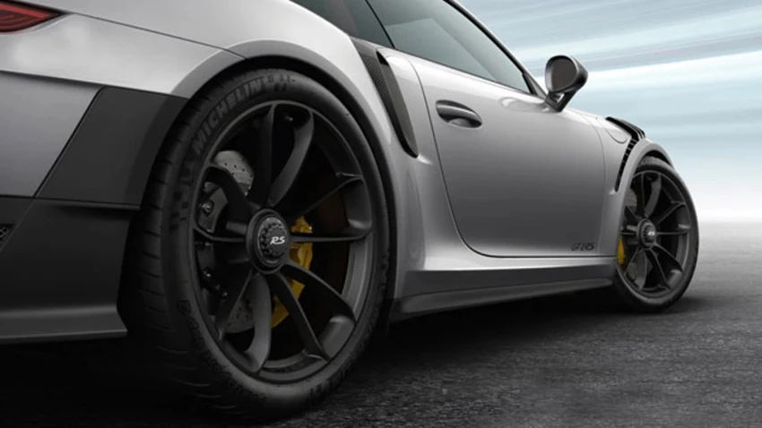 Bánh xe GT2 RS 21 inch. Ảnh: Motorbiscuit. Bánh xe GT2 RS 21 inch. Ảnh: Motorbiscuit.
