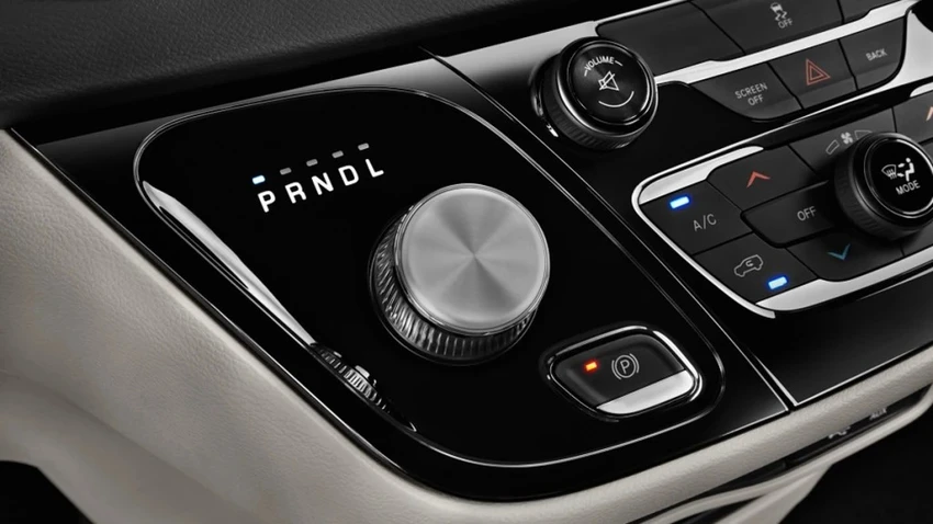 Cần số quay trong Chrysler Pacifica. Ảnh: Motorbiscuit. Cần số quay trong Chrysler Pacifica. Ảnh: Motorbiscuit.