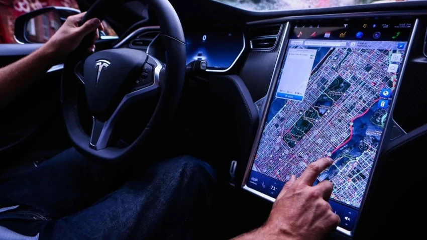 Màn hình cảm ứng khổng lồ trong Tesla Model S. Ảnh: Motorbiscuit. Màn hình cảm ứng khổng lồ trong Tesla Model S. Ảnh: Motorbiscuit.