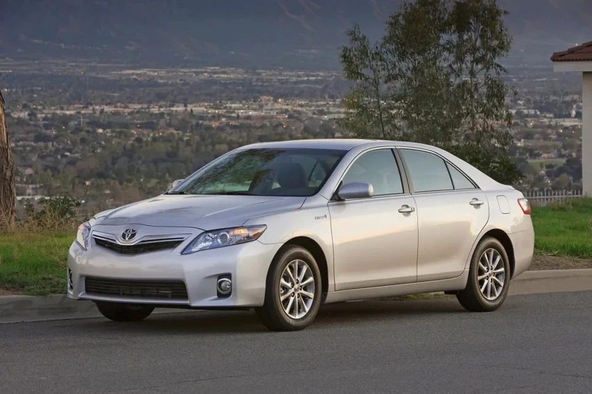 Toyota Camry Hybrid 2011 có giá trung bình dưới 10.500 USD. Ảnh: Motorbiscuit. Toyota Camry Hybrid 2011 có giá trung bình dưới 10.500 USD. Ảnh: Motorbiscuit.