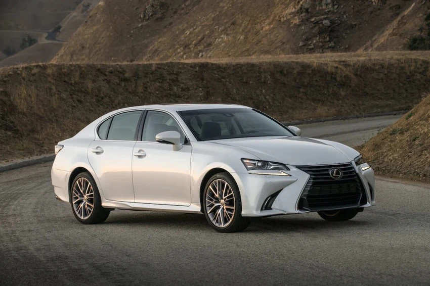 Lexus GS giống như phiên bản cỡ trung. Ảnh: Motorbiscuit. Lexus GS giống như phiên bản cỡ trung. Ảnh: Motorbiscuit.