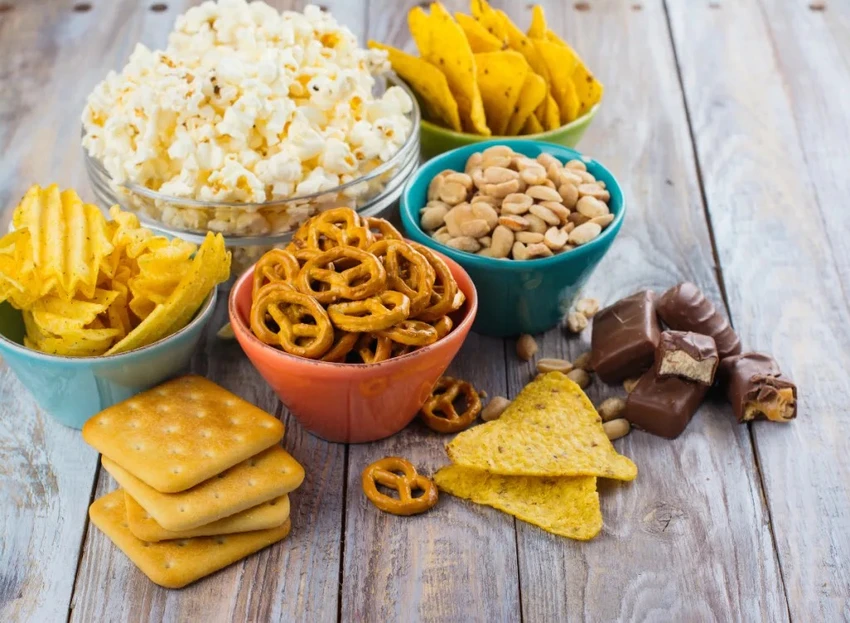 Ăn các loại bánh quy ngọt là những thực phẩm chế biến có thể làm tăng lo lắng và căng thẳng tâm lý. Ảnh: Shutterstock.