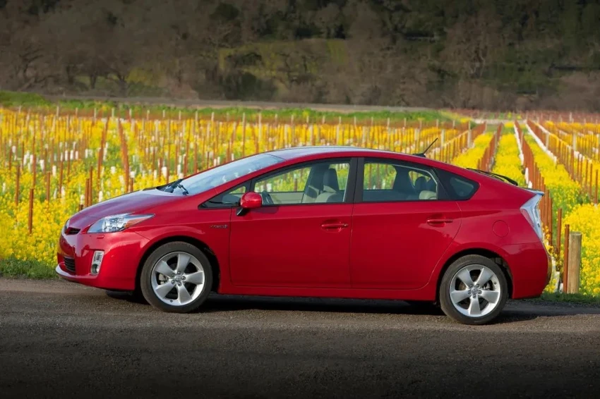 Toyota Prius 2010 đại diện cho năm mô hình đầu tiên của thế hệ thứ ba. Ảnh: Motorbiscuit. Toyota Prius 2010 đại diện cho năm mô hình đầu tiên của thế hệ thứ ba. Ảnh: Motorbiscuit.