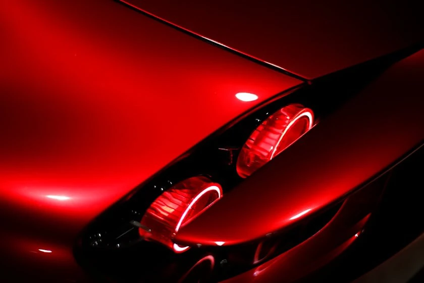 Mazda chú trọng cách ánh sáng tương tác với màu sơn. Ảnh: Carbuzz. Mazda chú trọng cách ánh sáng tương tác với màu sơn. Ảnh: Carbuzz.