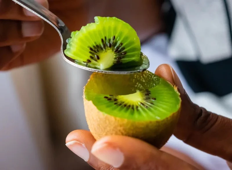 Kiwi chứa nhiều chất dinh dưỡng quan trọng, như vitamin C và chất xơ. Ảnh: Shutterstock. Kiwi chứa nhiều chất dinh dưỡng quan trọng, như vitamin C và chất xơ. Ảnh: Shutterstock.