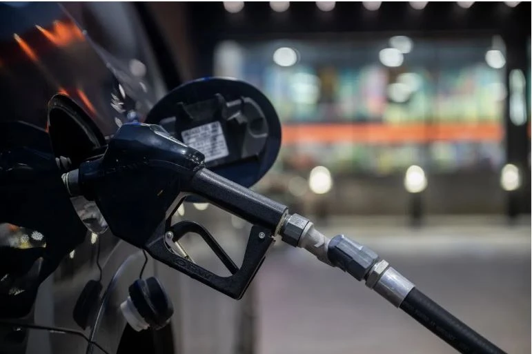 Nhiên liệu nào tốt hơn để tiết kiệm và bảo vệ môi trường. Ảnh: Motorbiscuit. Nhiên liệu nào tốt hơn để tiết kiệm và bảo vệ môi trường. Ảnh: Motorbiscuit.