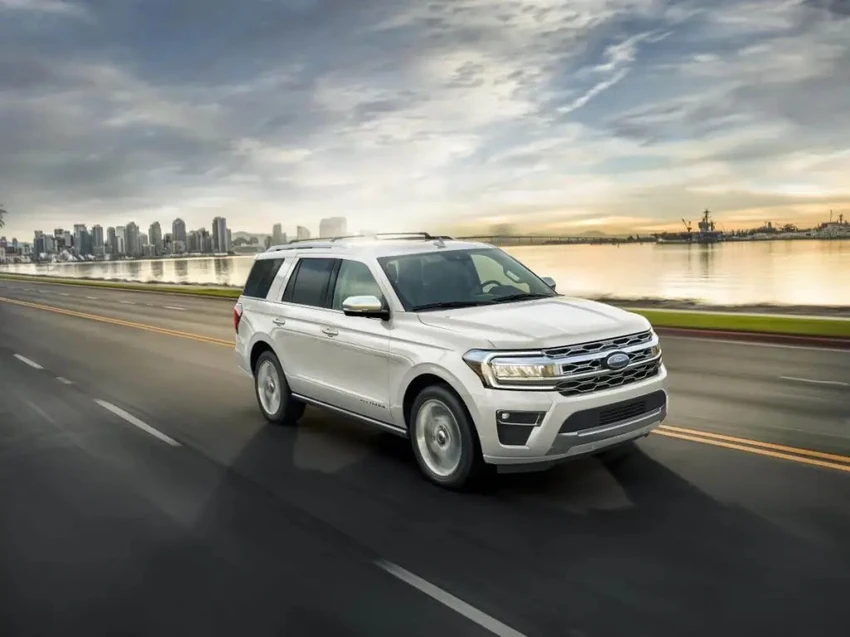 Ford Expedition tiêu chuẩn với giá 54.155 USD. Ảnh: Motorbiscuit. Ford Expedition tiêu chuẩn với giá 54.155 USD. Ảnh: Motorbiscuit.