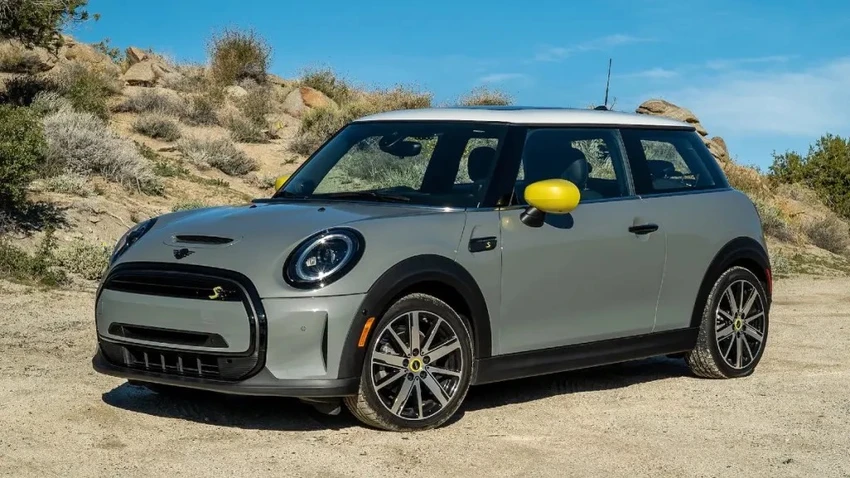 Mini Cooper SE có giá là 29.200 USD. Ảnh: Motorbiscuit. Mini Cooper SE có giá là 29.200 USD. Ảnh: Motorbiscuit.