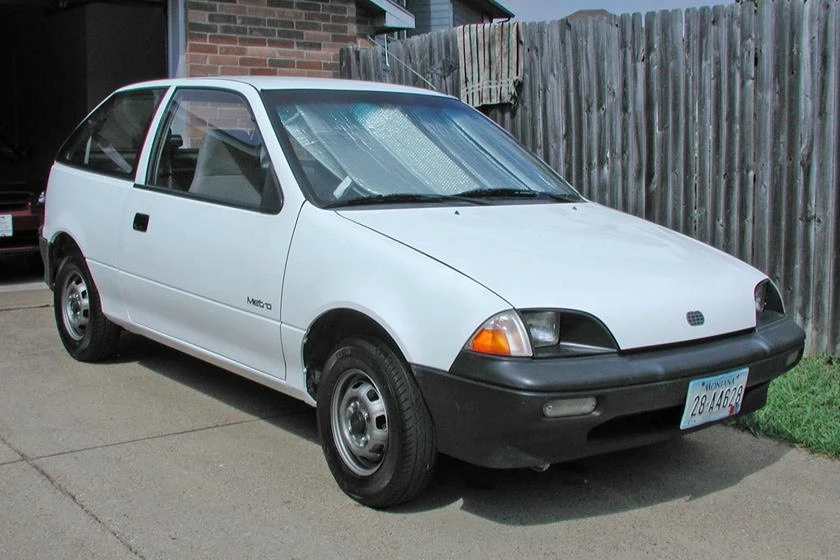 Geo Metro XFI 1994. Ảnh: Carbuzz. Geo Metro XFI 1994. Ảnh: Carbuzz.