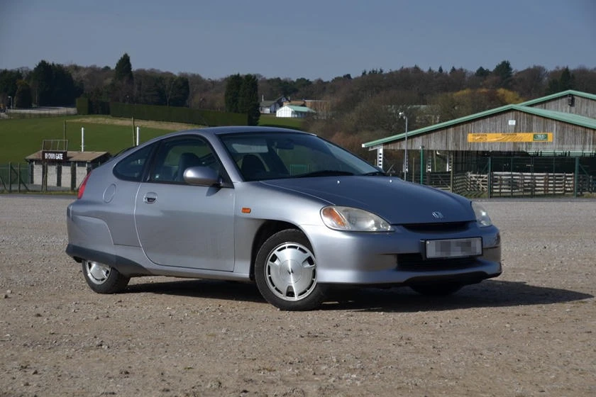 Honda Insight 2000. Ảnh: Carbuzz. Honda Insight 2000. Ảnh: Carbuzz.