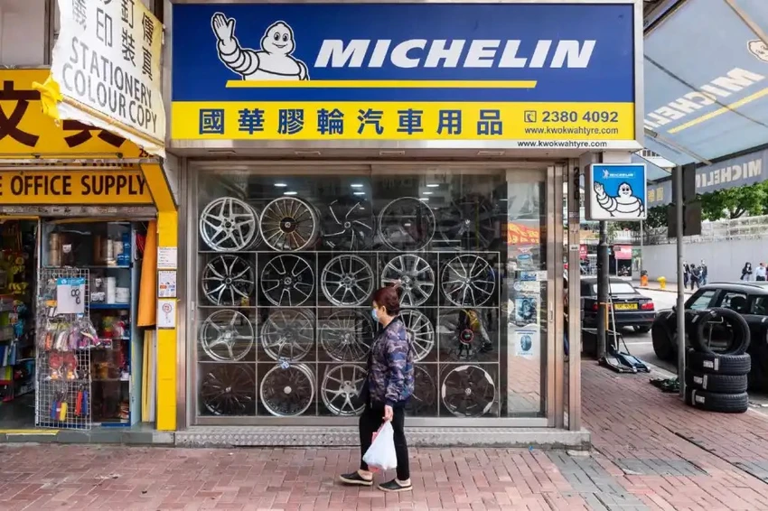 Đây là loại lốp hiệu suất cao với khả năng bám đường tuyệt vời trên đường khô và ướt. Ảnh: Motorbiscuit. Đây là loại lốp hiệu suất cao với khả năng bám đường tuyệt vời trên đường khô và ướt. Ảnh: Motorbiscuit.