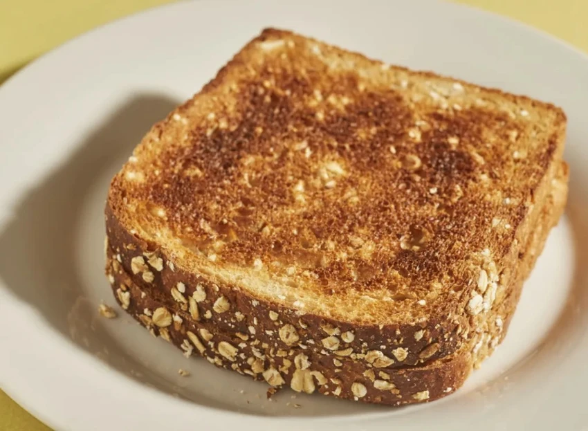 Ngũ cốc nguyên hạt trong bánh mì cung cấp chất xơ và vitamin B. Ảnh: Shutterstock. Ngũ cốc nguyên hạt trong bánh mì cung cấp chất xơ và vitamin B. Ảnh: Shutterstock.