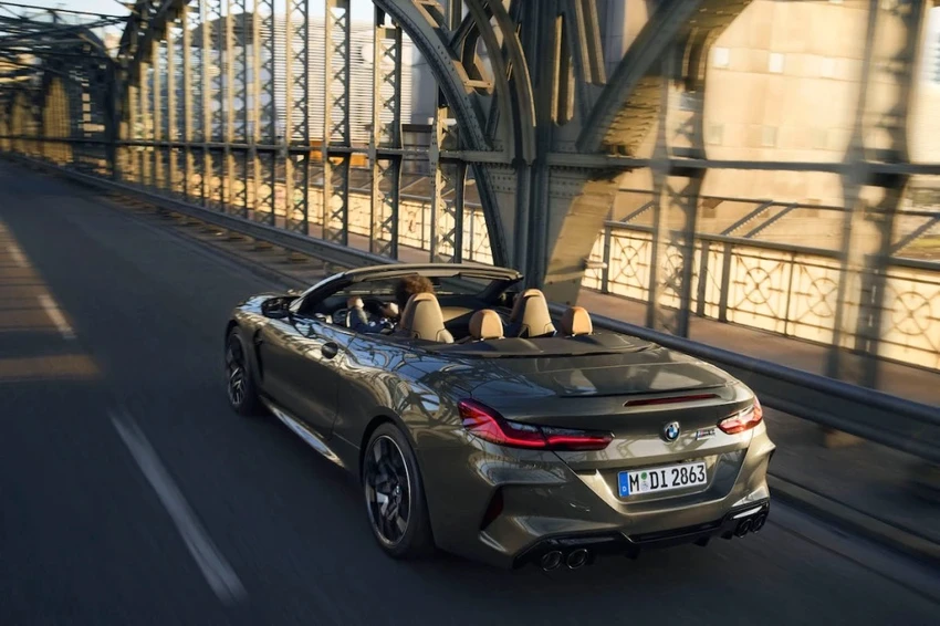 BMW M8 Competition Convertible 2023 đạt tốc độ 190 dặm/giờ (304 km/h). Ảnh: Motorbiscuit. BMW M8 Competition Convertible 2023 đạt tốc độ 190 dặm/giờ (304 km/h). Ảnh: Motorbiscuit.