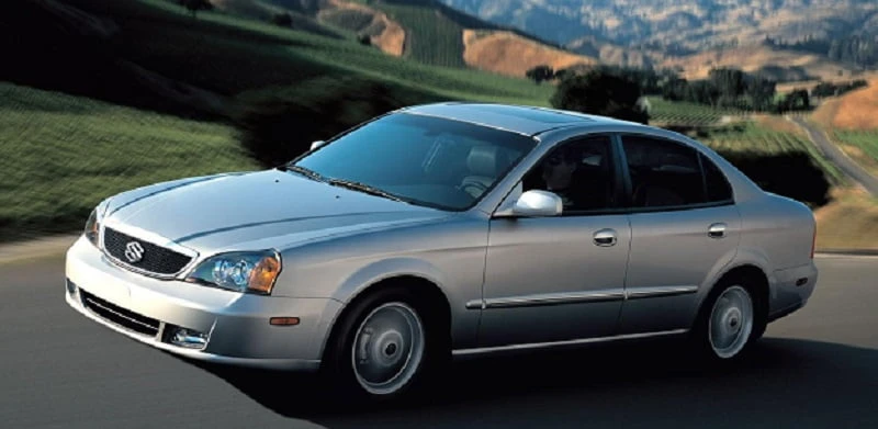 Mẫu xe sedan hạng trung Suzuki Verona này được bán vào đầu những năm 2000. Ảnh: Motorbiscuit. Mẫu xe sedan hạng trung Suzuki Verona này được bán vào đầu những năm 2000. Ảnh: Motorbiscuit.