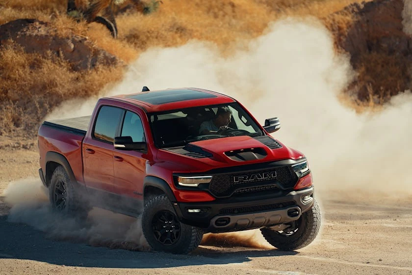 Ram 1500 TRX tăng tốc từ 0-60 dặm/giờ (96 km/h) là 4,5 giây. Ảnh: Carbuzz. Ram 1500 TRX tăng tốc từ 0-60 dặm/giờ (96 km/h) là 4,5 giây. Ảnh: Carbuzz.