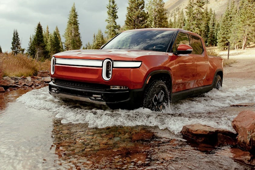 Rivian R1T đạt tốc độ 60 dặm/giờ (96 km/h) trong vòng 3 giây. Ảnh: Carbuzz. Rivian R1T đạt tốc độ 60 dặm/giờ (96 km/h) trong vòng 3 giây. Ảnh: Carbuzz.