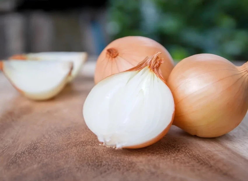 Hành tây là một nguồn lưu huỳnh phong phú, một khoáng chất cần thiết cho mái tóc khỏe mạnh. Ảnh: Shutterstock. Hành tây là một nguồn lưu huỳnh phong phú, một khoáng chất cần thiết cho mái tóc khỏe mạnh. Ảnh: Shutterstock.
