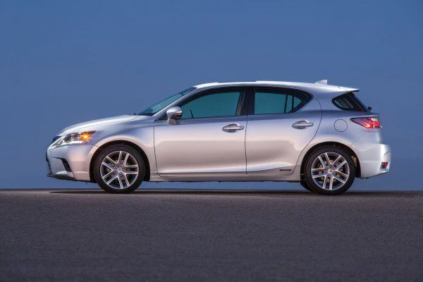 Lexus CT Hybrid 2016 có giá 19.490 USD. Ảnh: Motorbiscuit. Lexus CT Hybrid 2016 có giá 19.490 USD. Ảnh: Motorbiscuit.