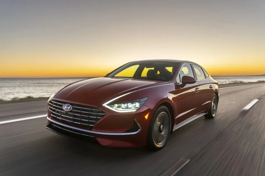 Hyundai Sonata Hybrid 2023 có giá 28.250 USD. Ảnh: Motorbiscuit. Hyundai Sonata Hybrid 2023 có giá 28.250 USD. Ảnh: Motorbiscuit.