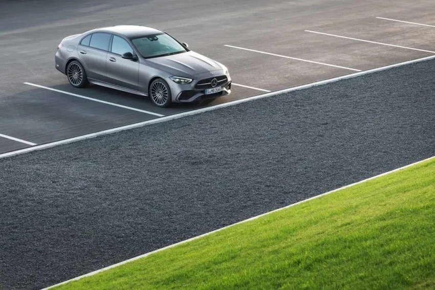 Mercedes-Benz C-Class. Ảnh: Motorbiscuit. Mercedes-Benz C-Class. Ảnh: Motorbiscuit.