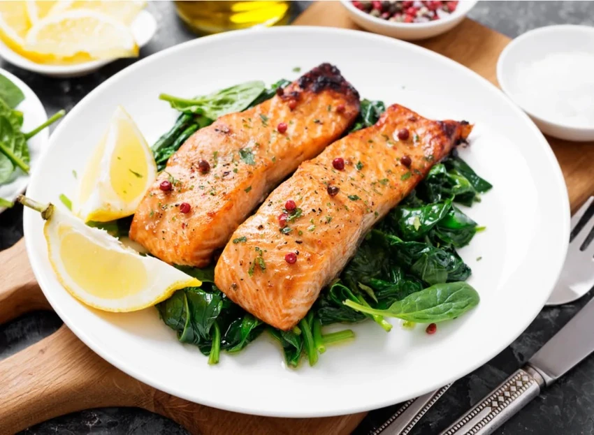 Cá hồi là một nguồn chất béo Omega-3. Ảnh: Shutterstock. Cá hồi là một nguồn chất béo Omega-3. Ảnh: Shutterstock.