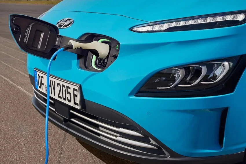 Sạc đầy EV của bạn trước khi bắt đầu chuyến đi. Ảnh: Motorbiscuit. Sạc đầy EV của bạn trước khi bắt đầu chuyến đi. Ảnh: Motorbiscuit.