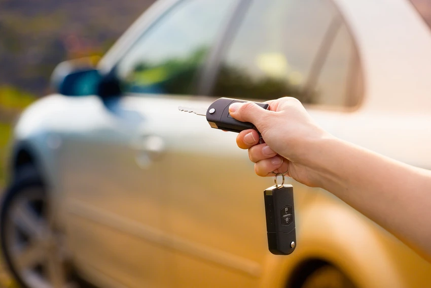 Chuông báo động ô tô là một trong những thiết bị chống trộm thông dụng nhất. Ảnh: Motorbiscuit. Chuông báo động ô tô là một trong những thiết bị chống trộm thông dụng nhất. Ảnh: Motorbiscuit.