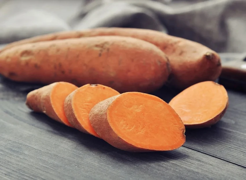 Khoai lang chứa cả protein và chất xơ. Ảnh: Shutterstock. Khoai lang chứa cả protein và chất xơ. Ảnh: Shutterstock.