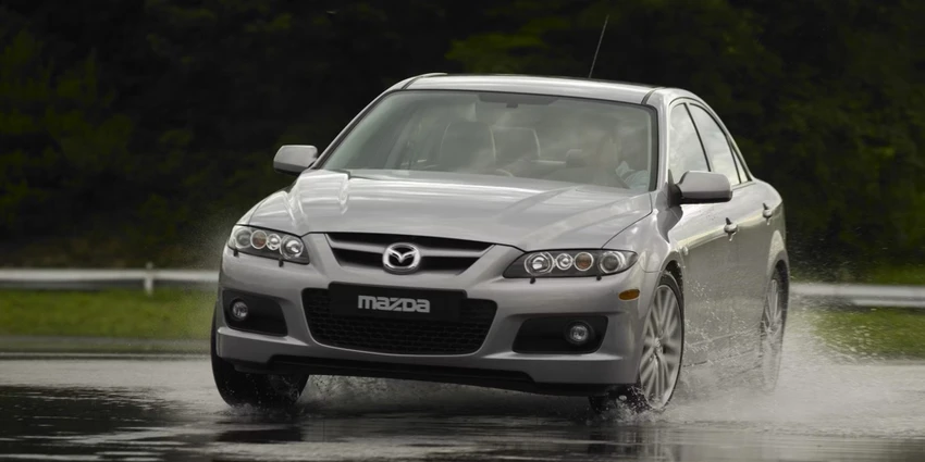 Mazda Speed 6 có giá 176 triệu đồng. Ảnh: Hotcars.