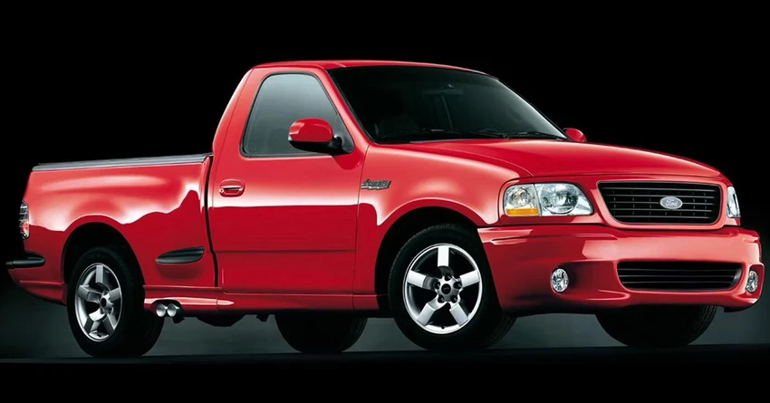 Ford F-150 SVT Lightning 2001-2004 tăng tốc từ 0-100 km/h trong 5,2 giây. Ảnh: Hotcar. Ford F-150 SVT Lightning 2001-2004 tăng tốc từ 0-100 km/h trong 5,2 giây. Ảnh: Hotcar.
