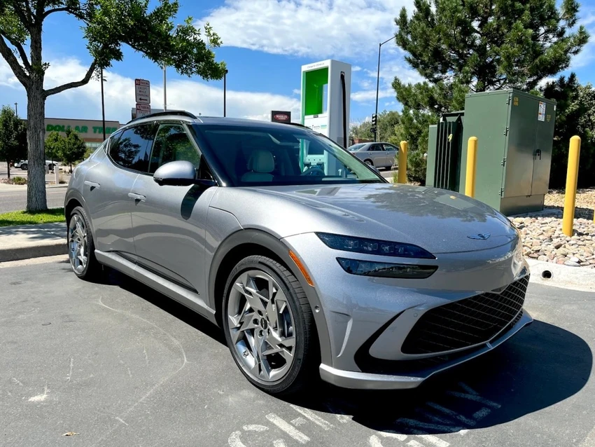 Genesis GV60 2023. Ảnh: Motorbiscuit.