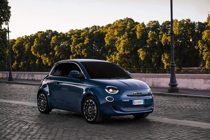 Fiat 500e. Ảnh: Motorbiscuit. Fiat 500e. Ảnh: Motorbiscuit.