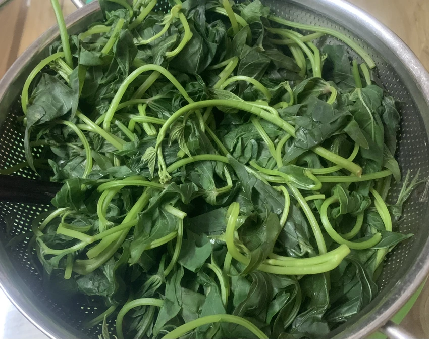 Rau có thể giúp giảm các triệu chứng ợ nóng. Ảnh: PHƯƠNG LÊ. Rau có thể giúp giảm các triệu chứng ợ nóng. Ảnh: PHƯƠNG LÊ.