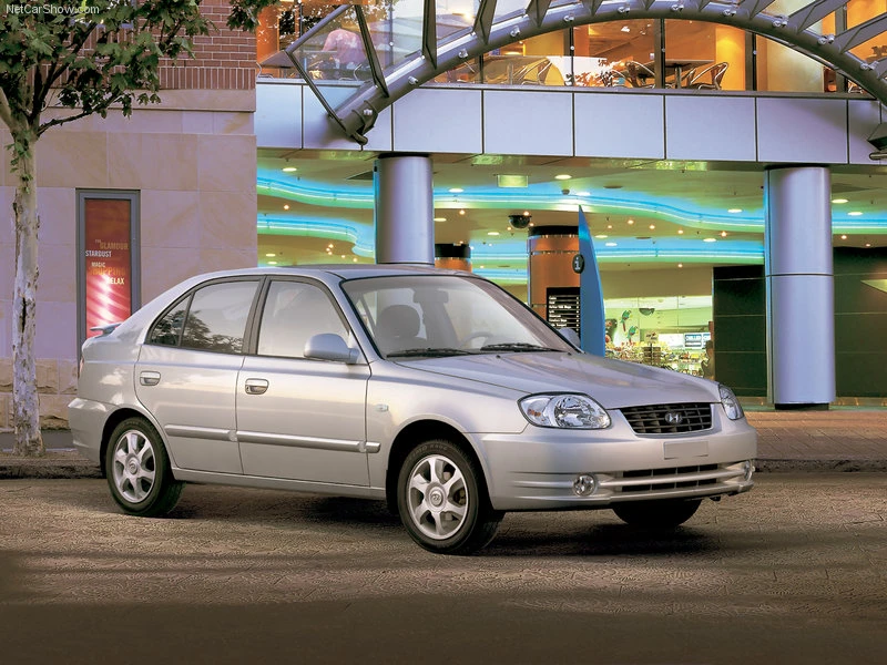 Hyundai Accent 2004 bị phàn nàn về hộp số. Ảnh: Motorbiscuit. Hyundai Accent 2004 bị phàn nàn về hộp số. Ảnh: Motorbiscuit.
